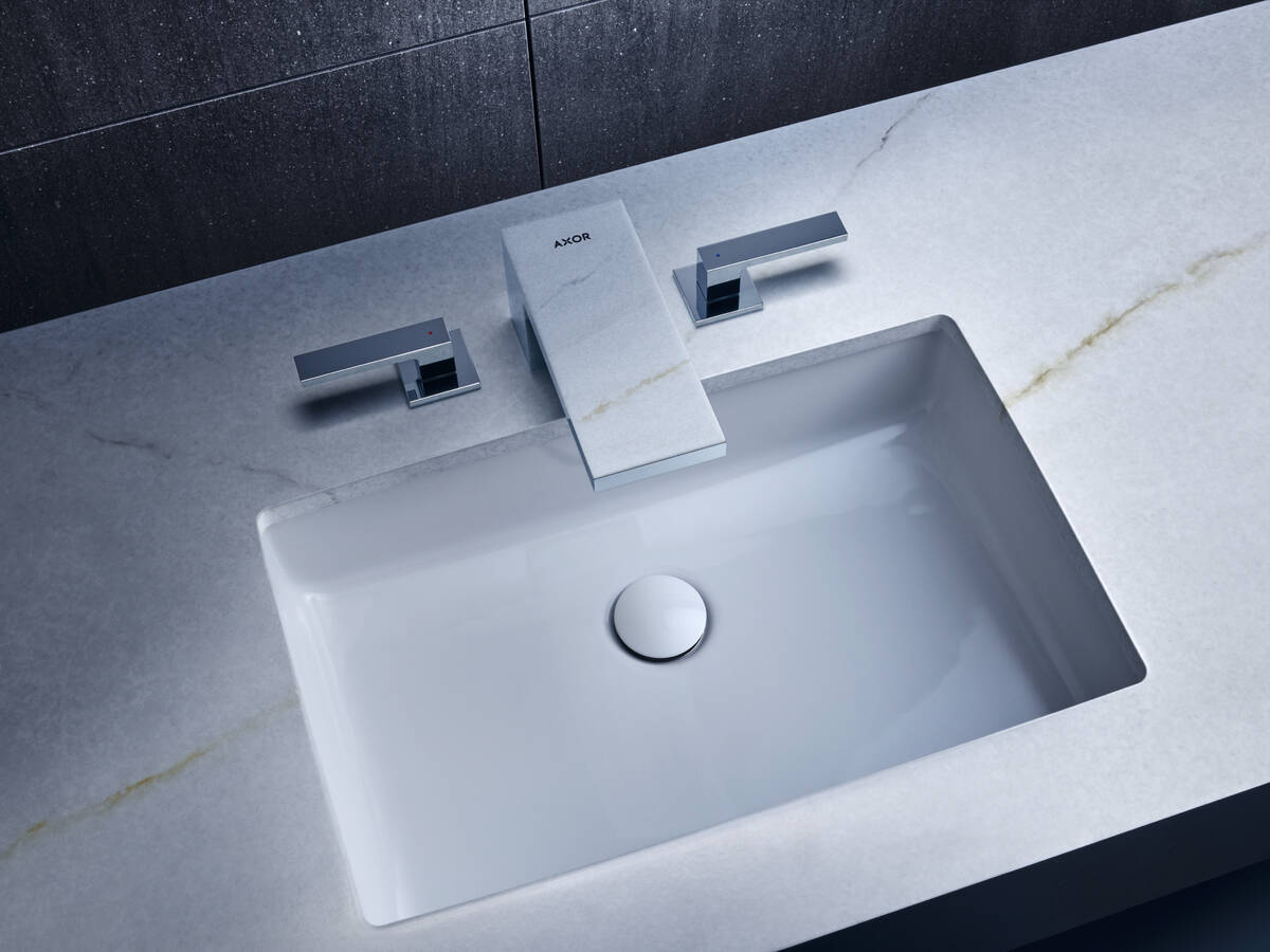 Close-Up: 3-Loch Waschtischarmatur 70 mit Push-Open Ablaufgarnitur ohne Platte 1