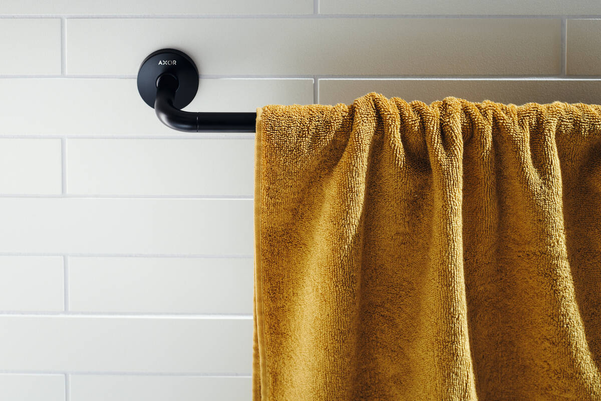 Close-Up: Bath towel rail 600 mm 1