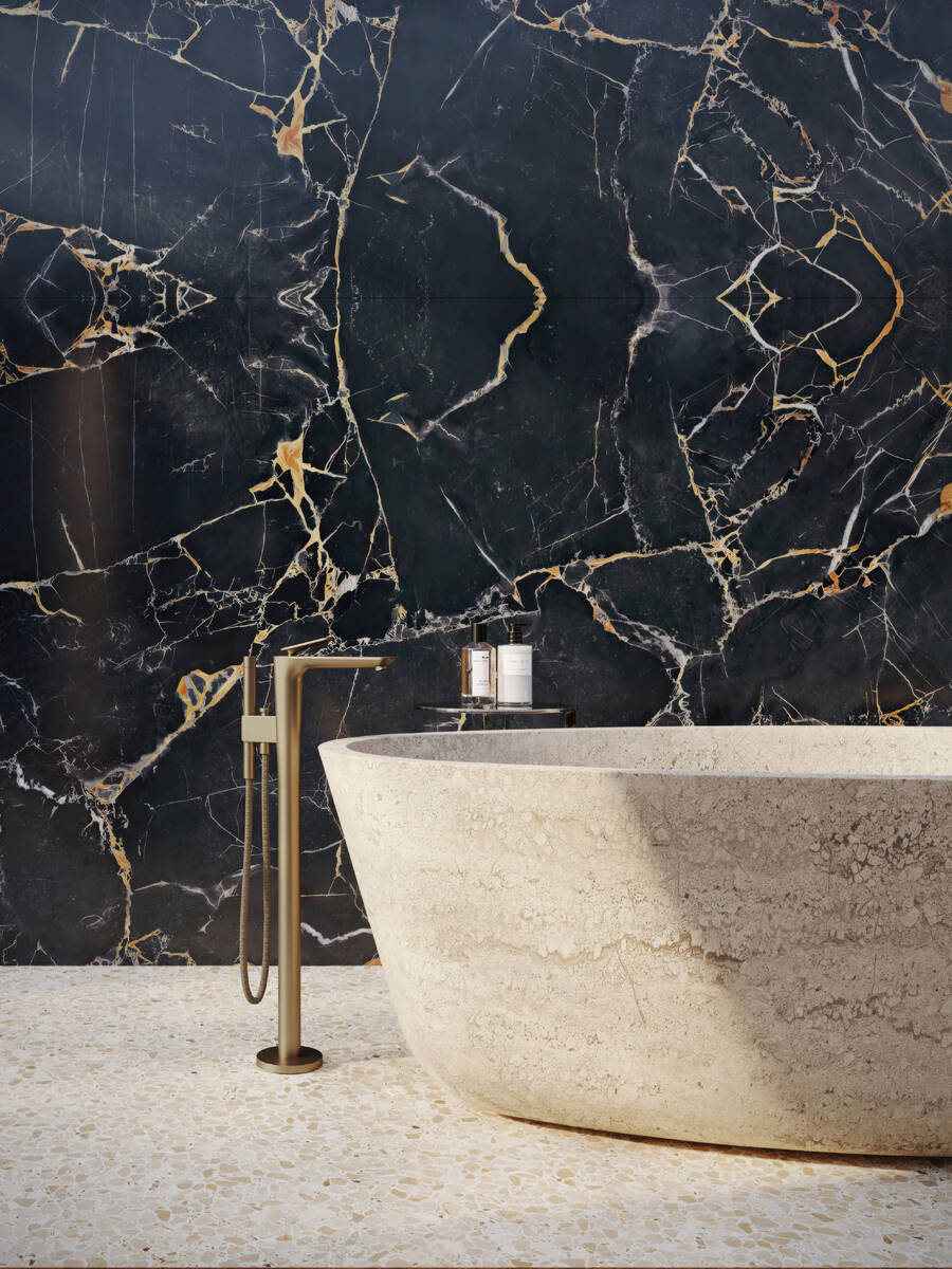 Close-Up: Single lever bath mixer floor-standing - cubic cut 1