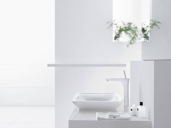 Close-up: Single lever basin mixer 240 for washbowls with push-open waste set 1