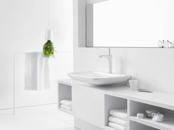 Close-up: Single lever basin mixer 200 with push-open waste set 1