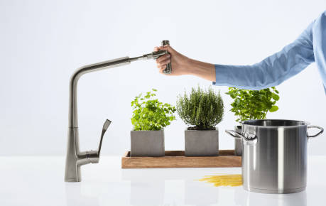 Lifestyle: Single lever kitchen mixer 320  pull-out spout