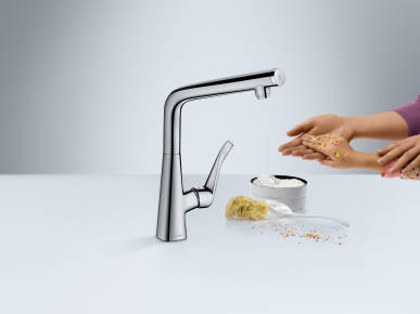 Lifestyle: Single lever kitchen mixer 320  1jet