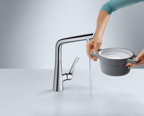 Lifestyle: Single lever kitchen mixer 320  1jet
