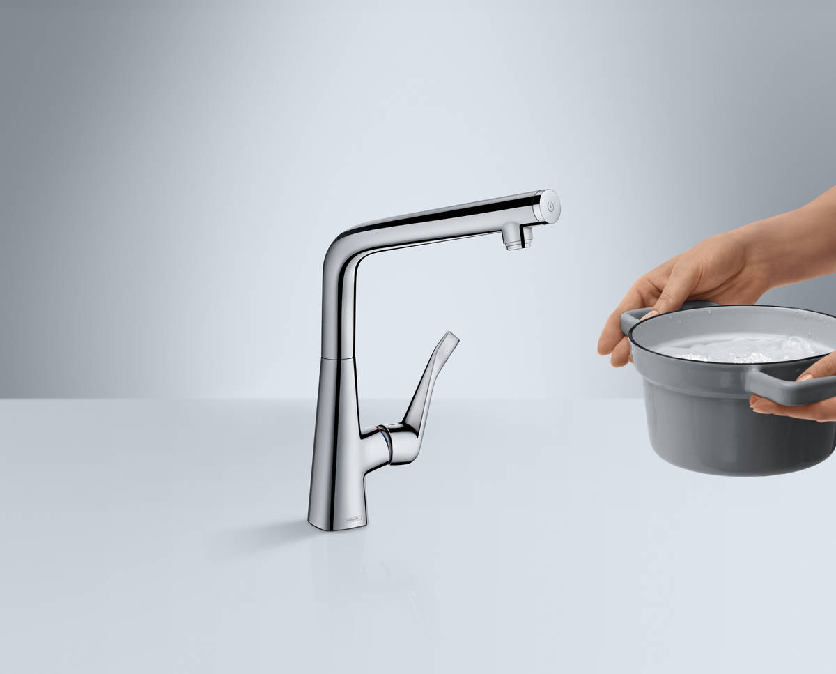 Lifestyle: Single lever kitchen mixer 320  1jet