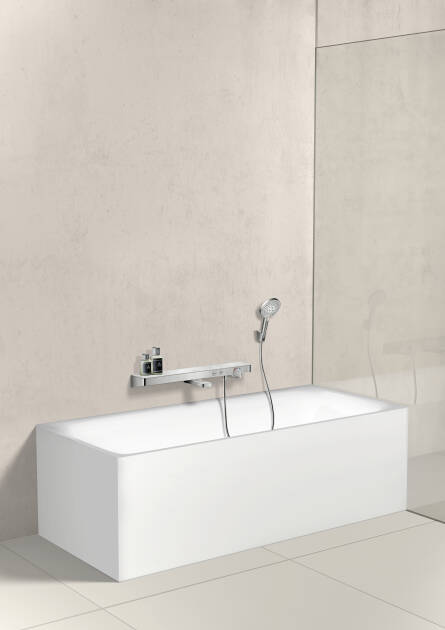 Lifestyle: Bath thermostat 700 for exposed installation 1