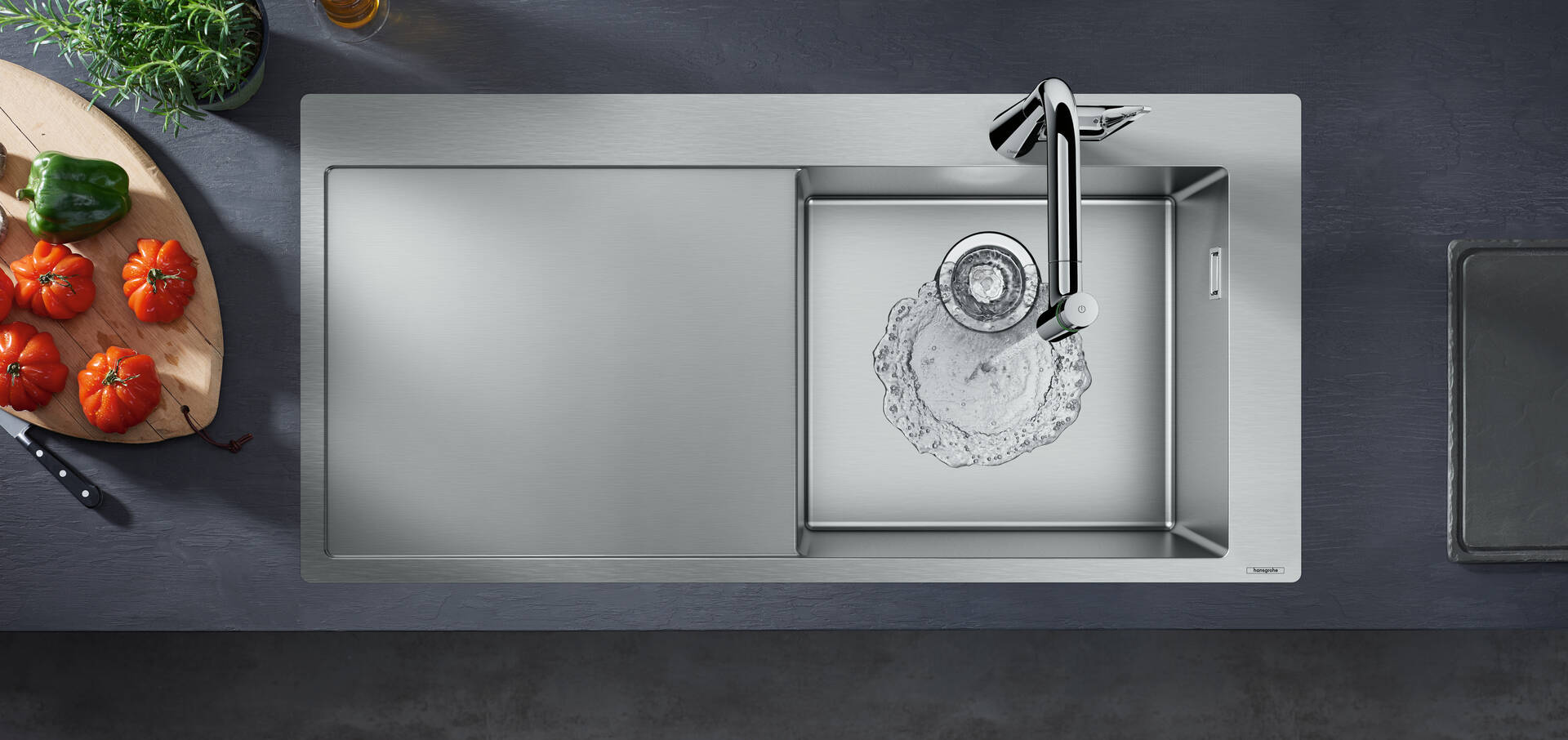 Close-up: S715-F450 Built-in sink 450 with drainboard left 1