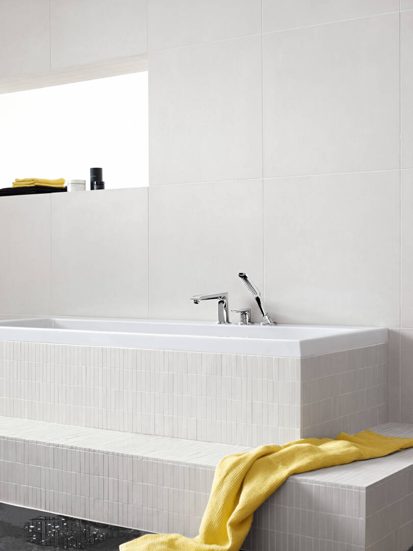 Primer plano: Mezclador monomando de 3 agujeros para borde de bañera 2