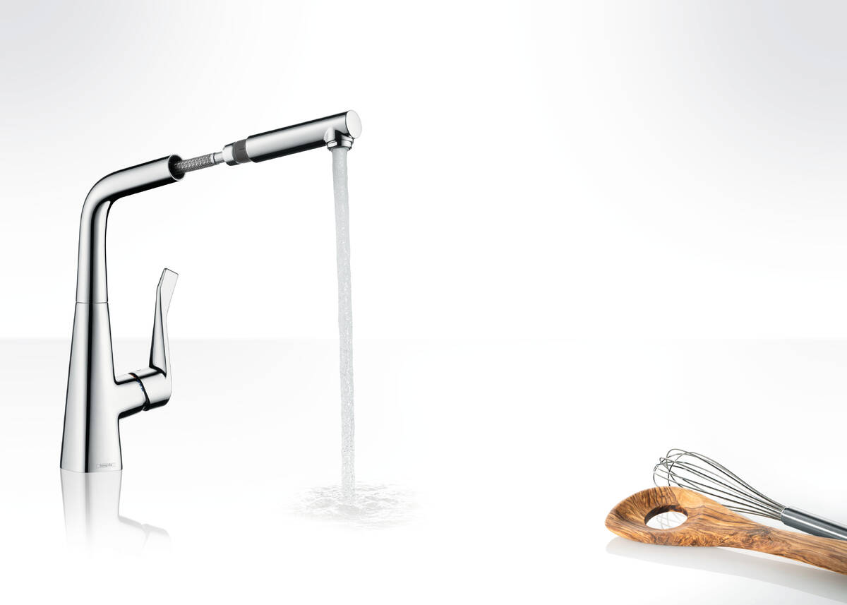 Close-up: Single lever kitchen mixer 320  pull-out spout