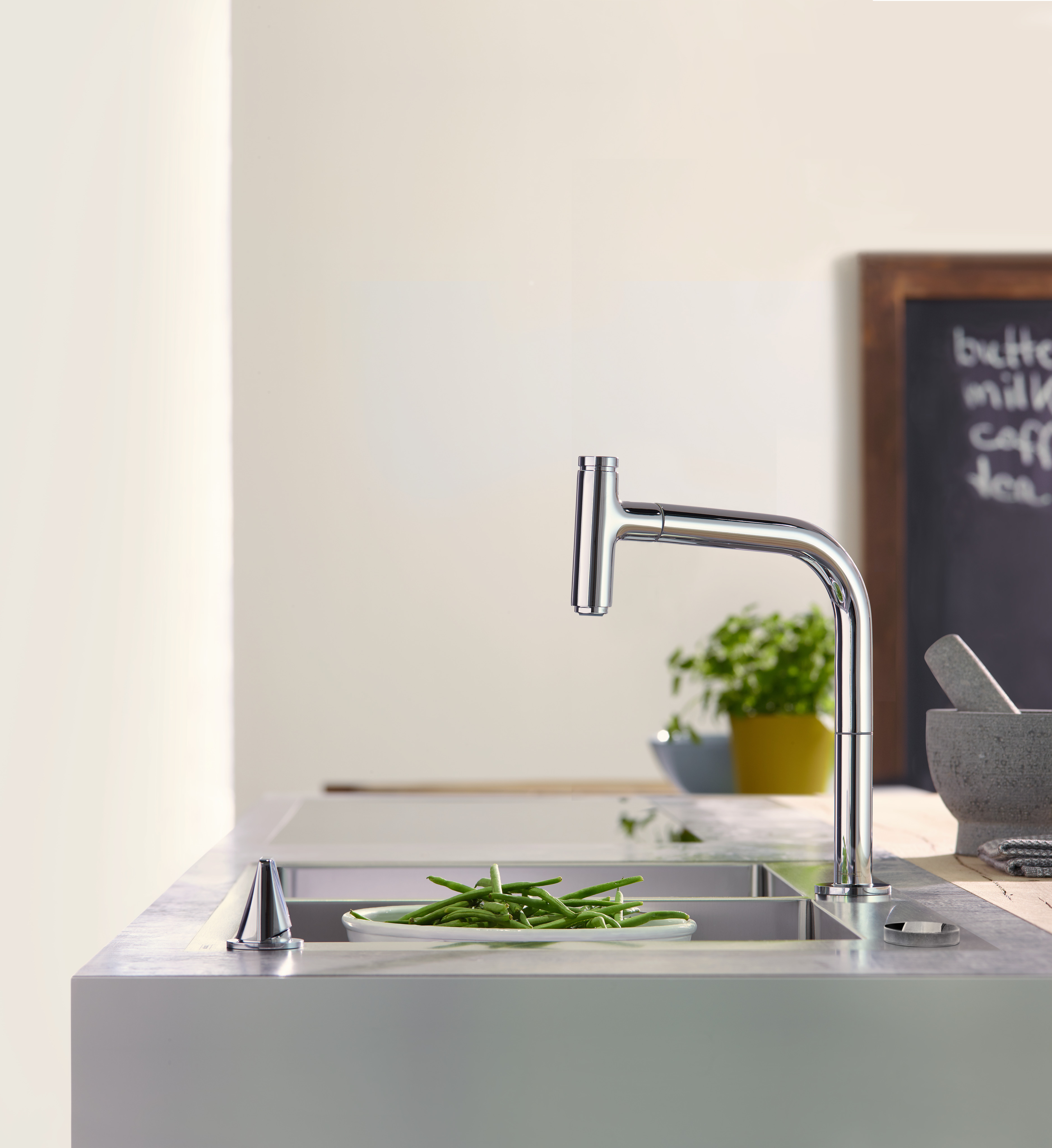 Close-up: S711-F765 Built-in sink 370/370 3
