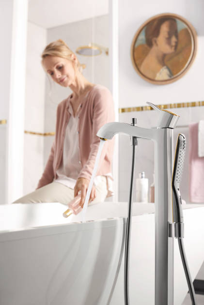 Lifestyle: Overhead shower 240 1jet with shower arm 3