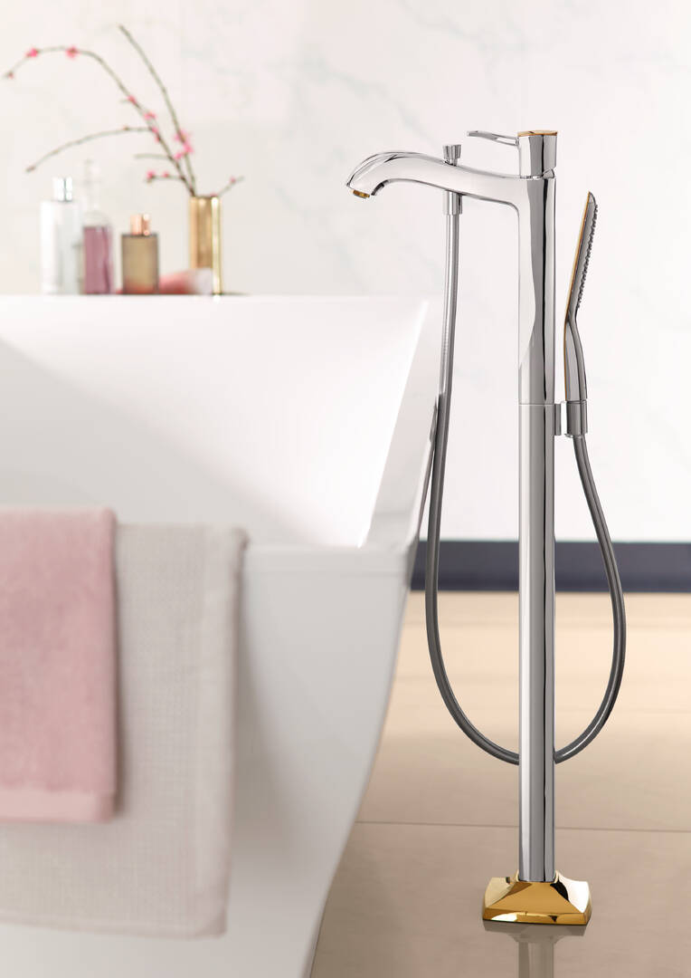 Close-up: Freestanding Tub Filler Trim with 1.75 GPM Handshower 1