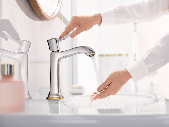 Close-up: Single lever basin mixer 160 with lever handle for wash bowls with pop-up waste 1