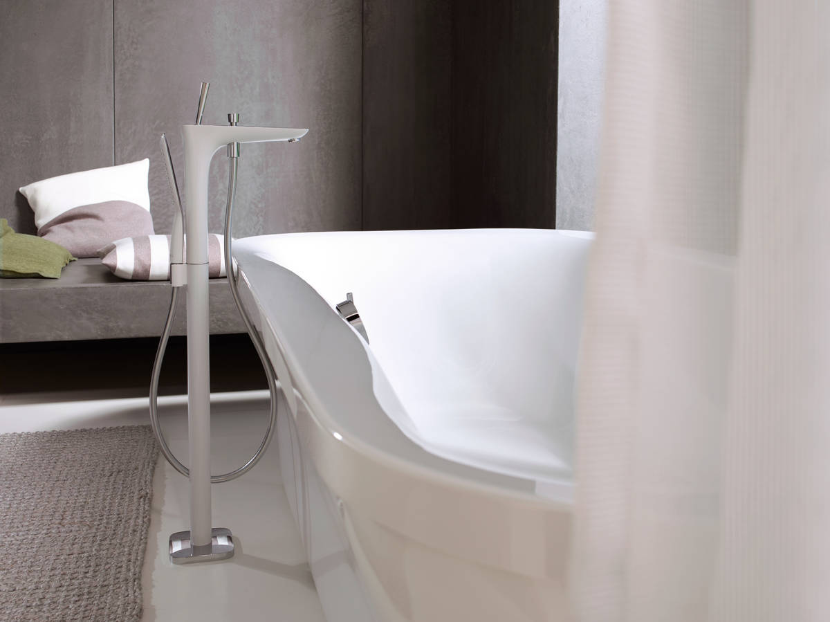 Close-up: Single lever bath mixer floor-standing 1