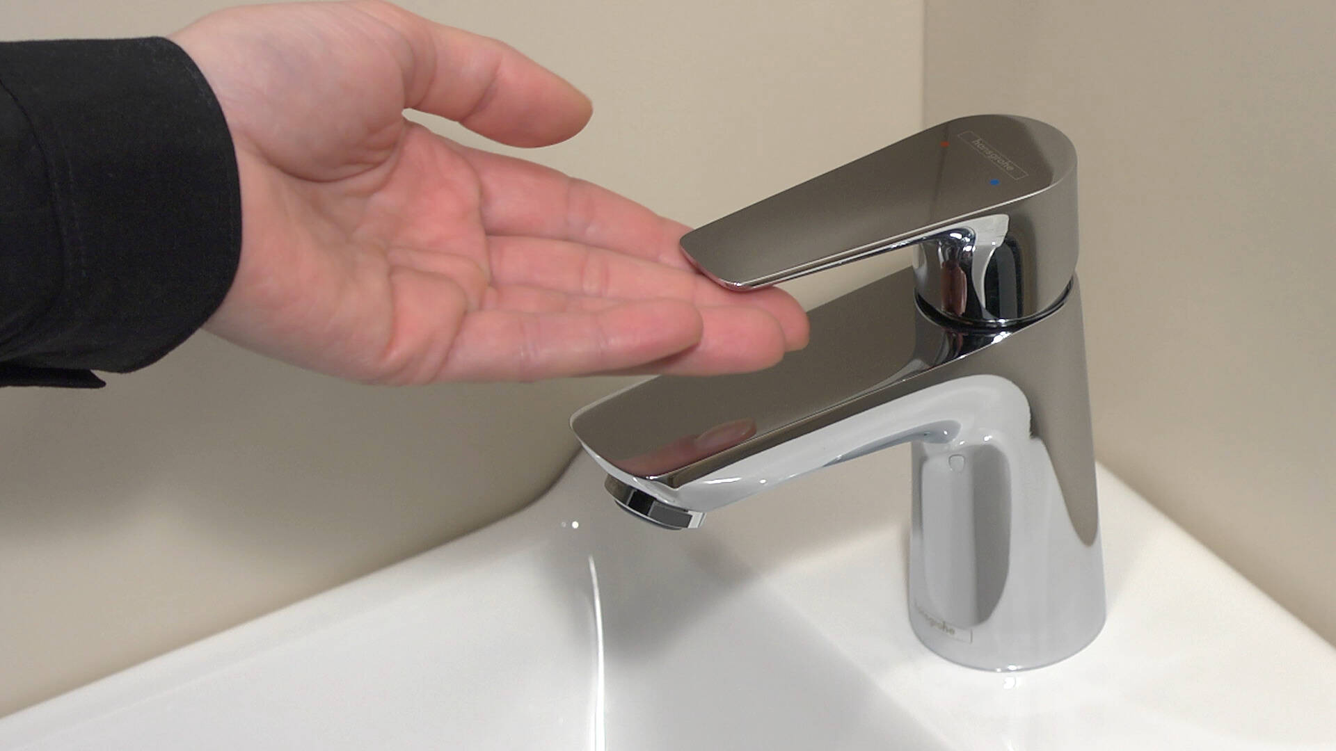 Közeli kép: Egykaros mosdócsaptelep 80 automata lefolyógarnitúrával 2