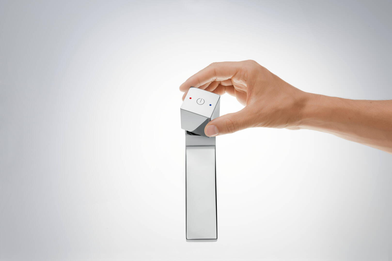 Close-Up: Waschtischmischer 110 Select mit Push-Open Ablaufgarnitur 3