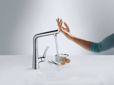 Lifestyle: Single lever kitchen mixer 320  1jet
