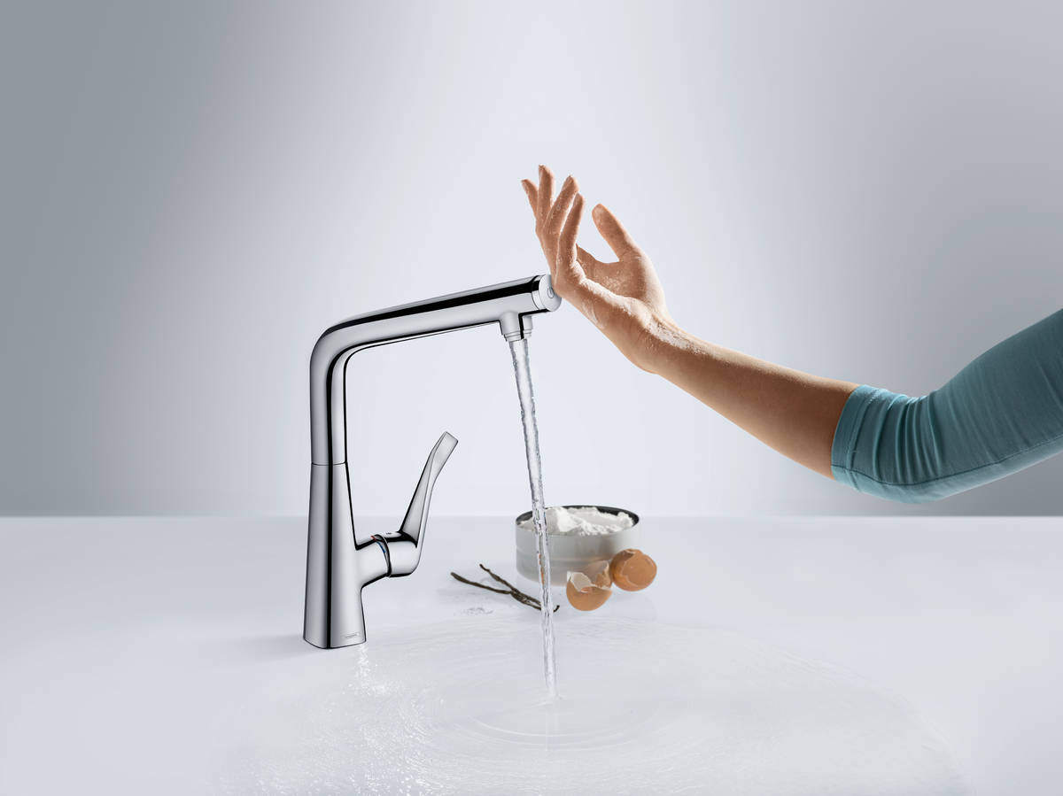 Lifestyle: Single lever kitchen mixer 320  1jet