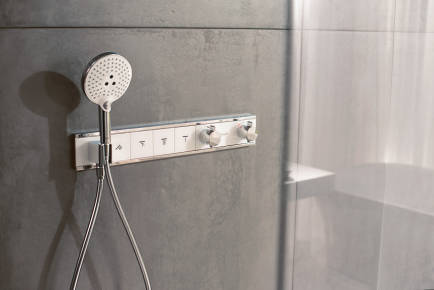 Lifestyle: Thermostat for concealed installation for 4 functions with integrated shower holder 6