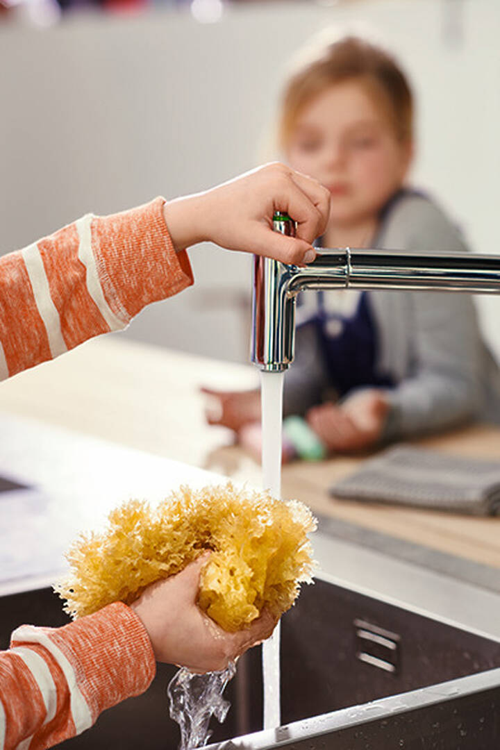 Close-up: S711-F765 Built-in sink 370/370 1