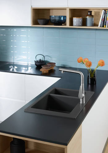 Close-up: Single lever kitchen mixer 300 1jet