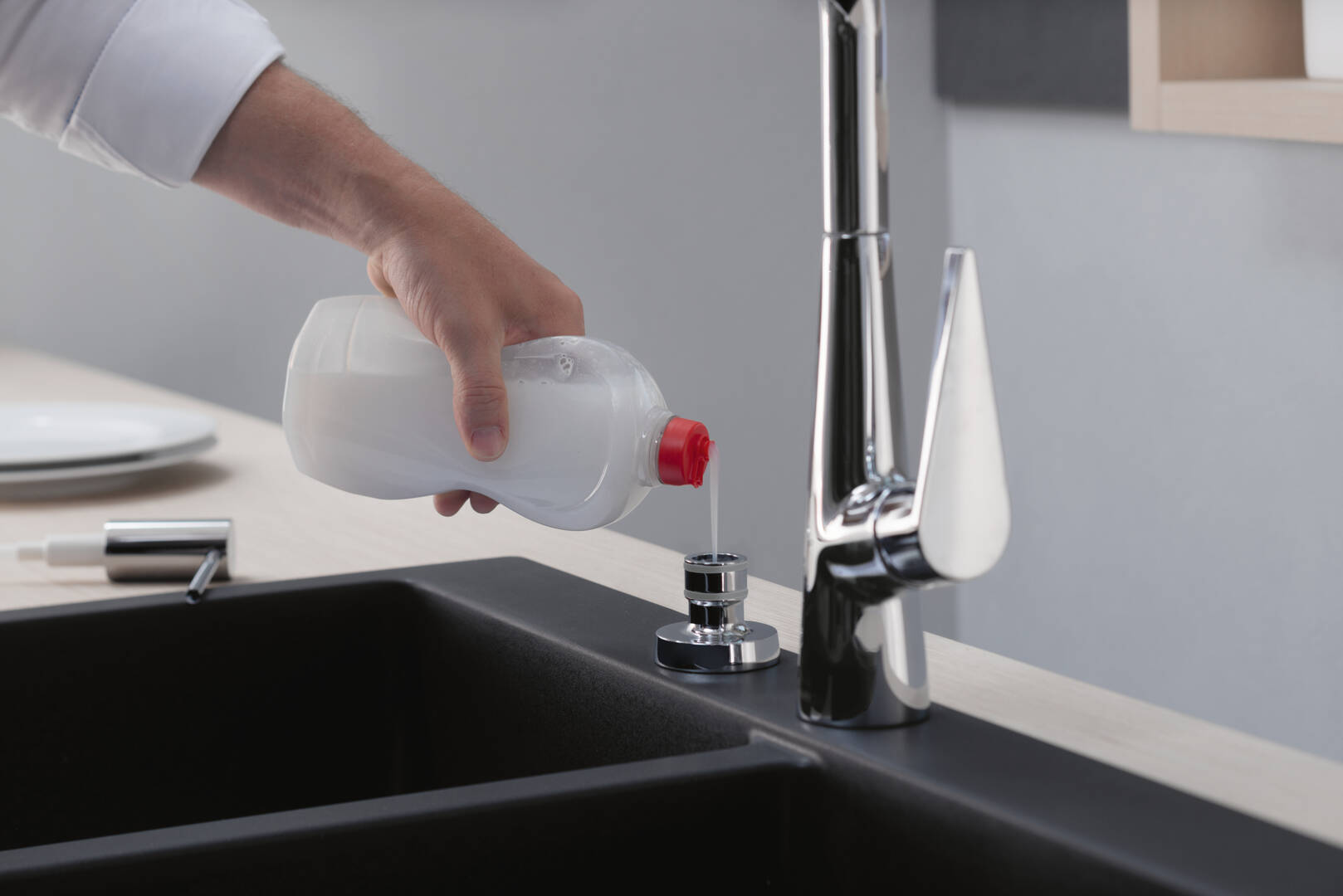Смеситель дозатор. 40438000 Hansgrohe. Дозатор Hansgrohe. Hansgrohe дозатор встраиваемый в столешницу 500мл хром 40438000. Диспенсер для мыла встраиваемый Hansgrohe.