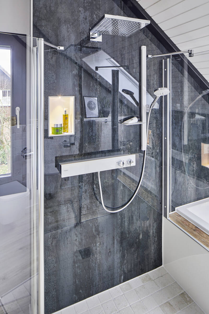 Lifestyle: Overhead shower 300 1jet with shower arm 5