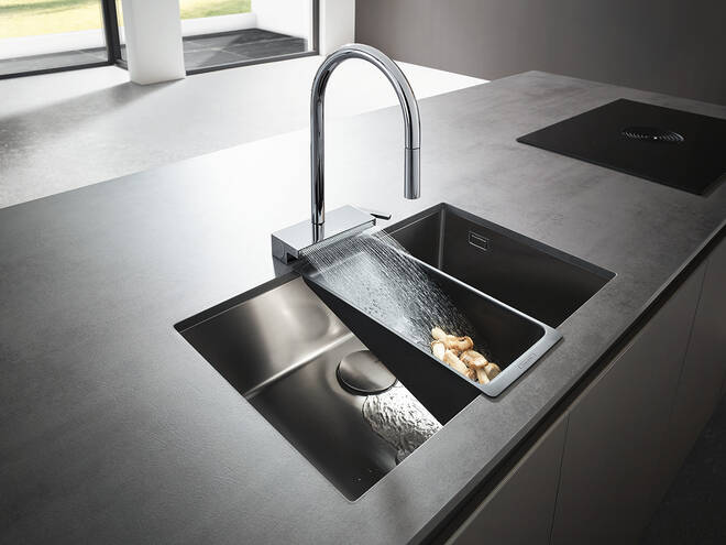 Close-up: Single lever kitchen mixer 170  pull-out spray