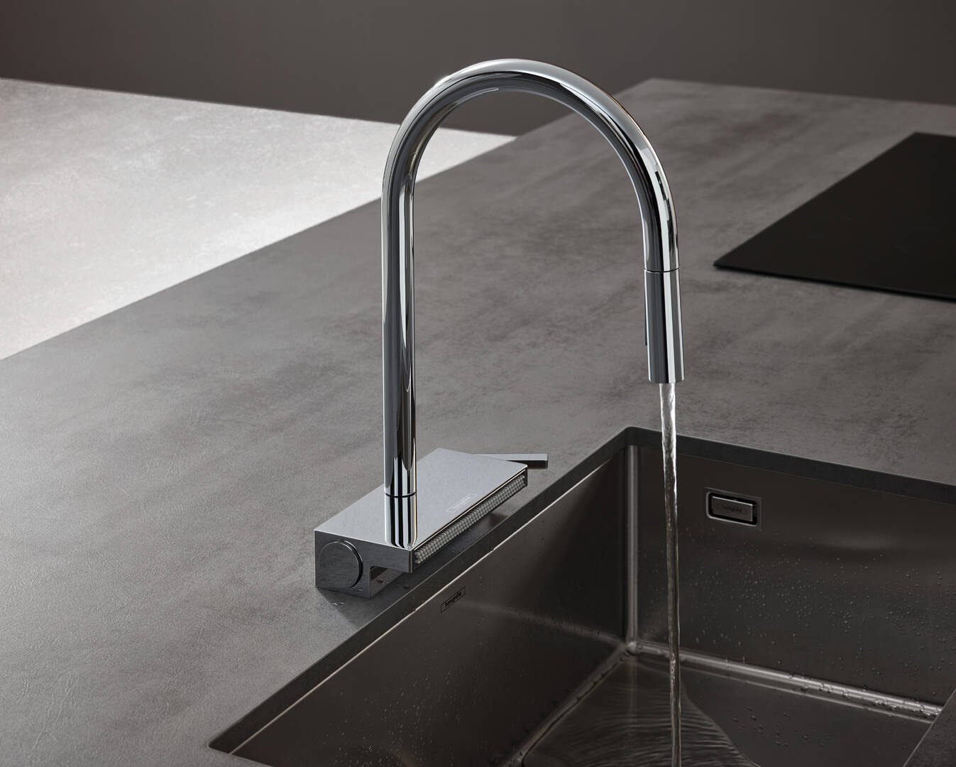Close-up: Single lever kitchen mixer 170  pull-out spray