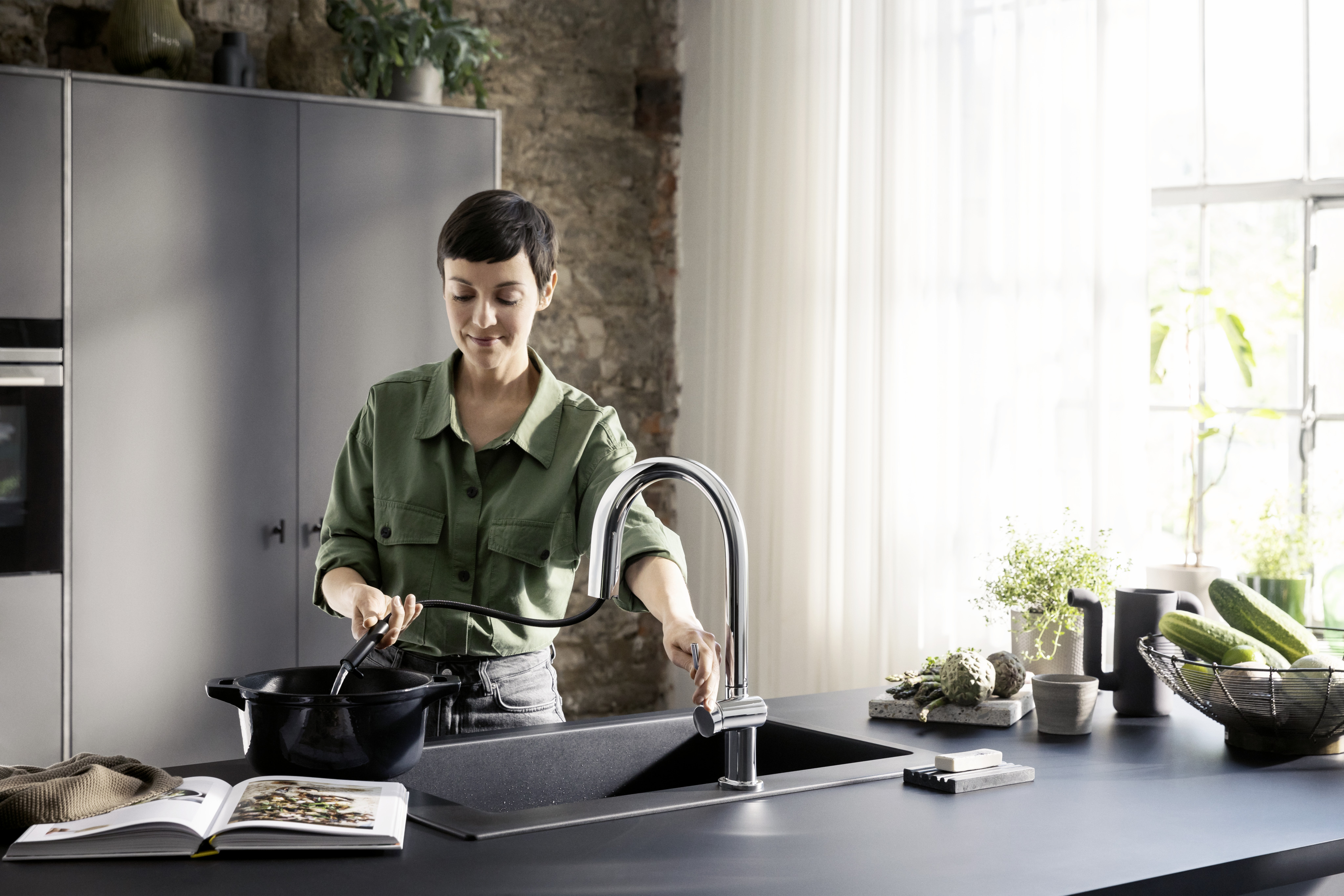 hansgrohe Kitchen mixers: Aqittura M91, SodaSystem 210, pull-out 