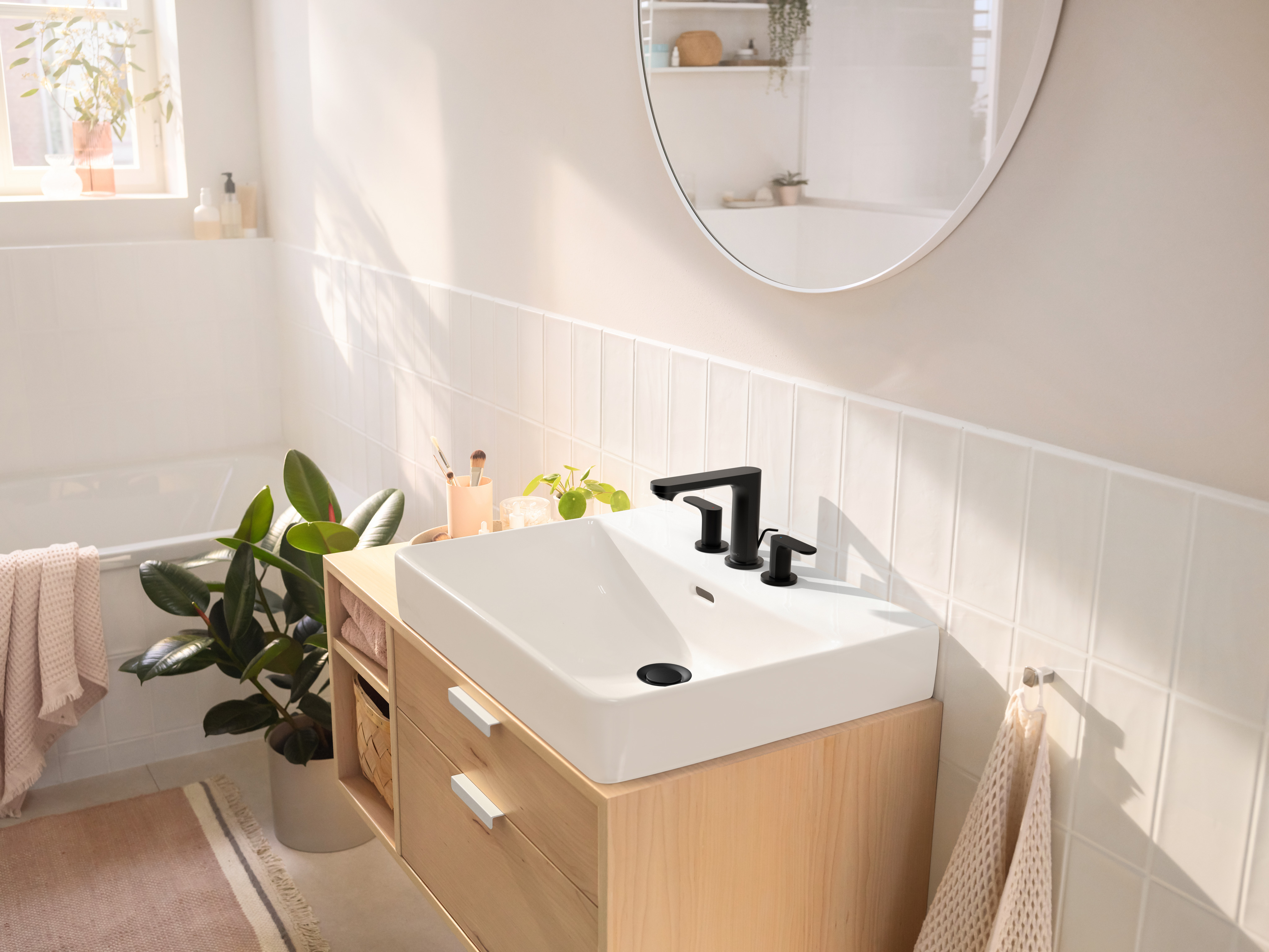 Close-up: 3-hole basin mixer 110 with pop-up waste set 1