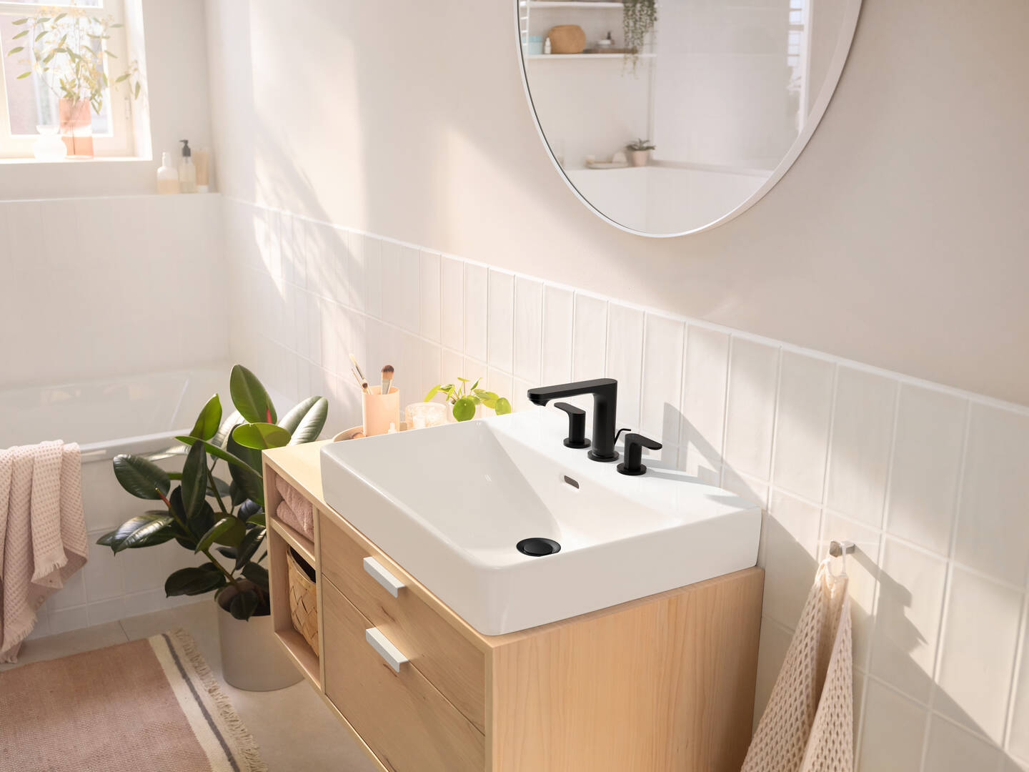 Close-up: 3-hole basin mixer 110 with pop-up waste set 1