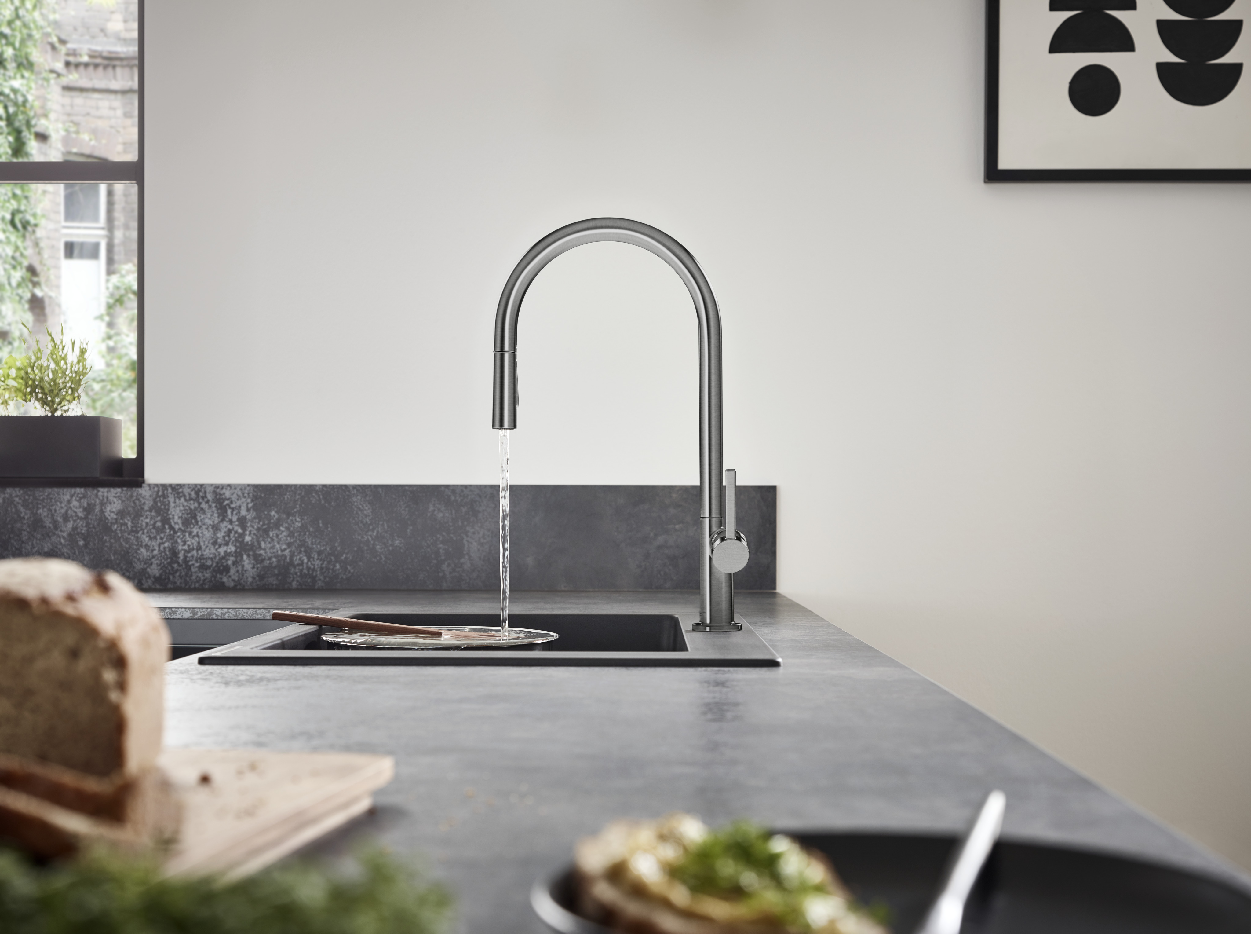 Close-up: Single lever kitchen mixer 210  pull-out spray