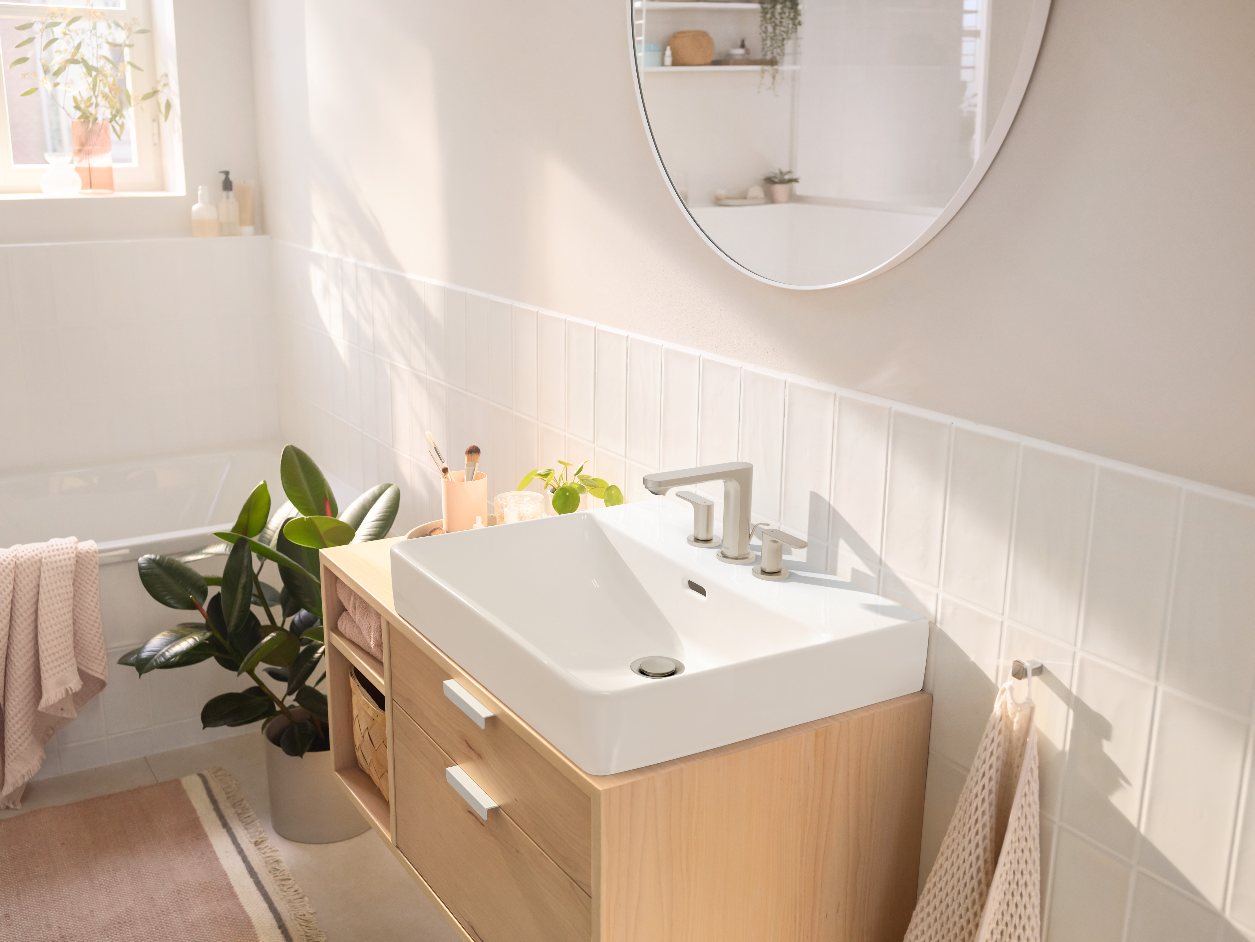Close-up: Widespread Faucet 110 with Pop-Up Drain  1.2 GPM