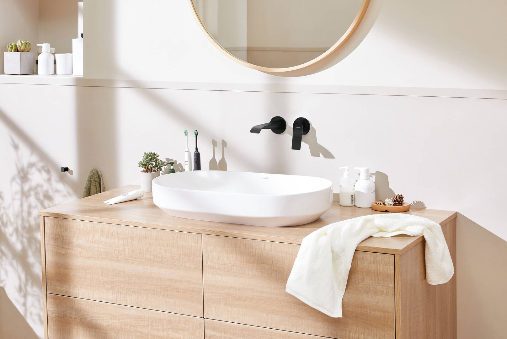 Close-up: Waste set non-closing for wash basins with ceramic cover 4