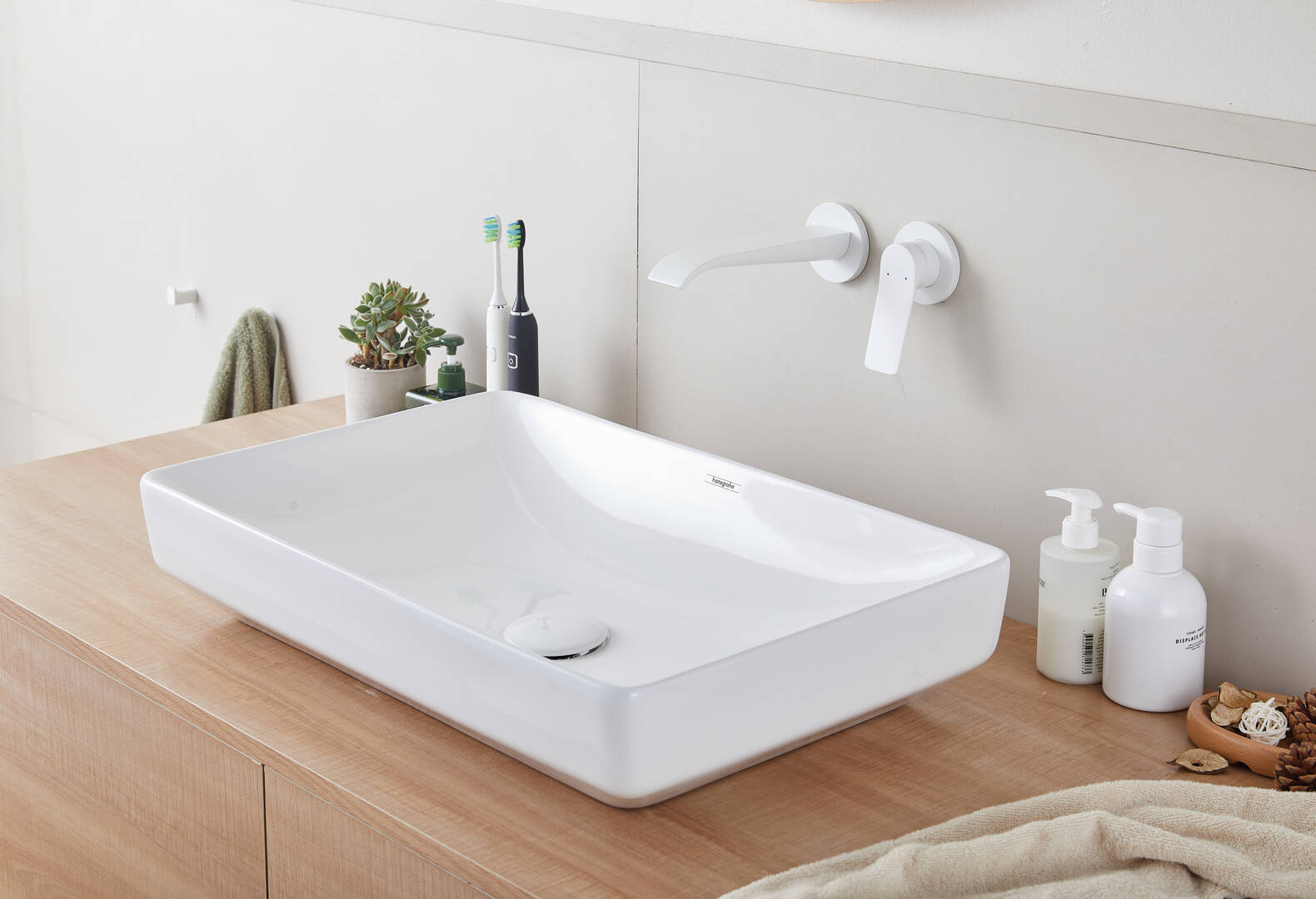 Close-up: Wash bowl 600/390 without tap hole 1