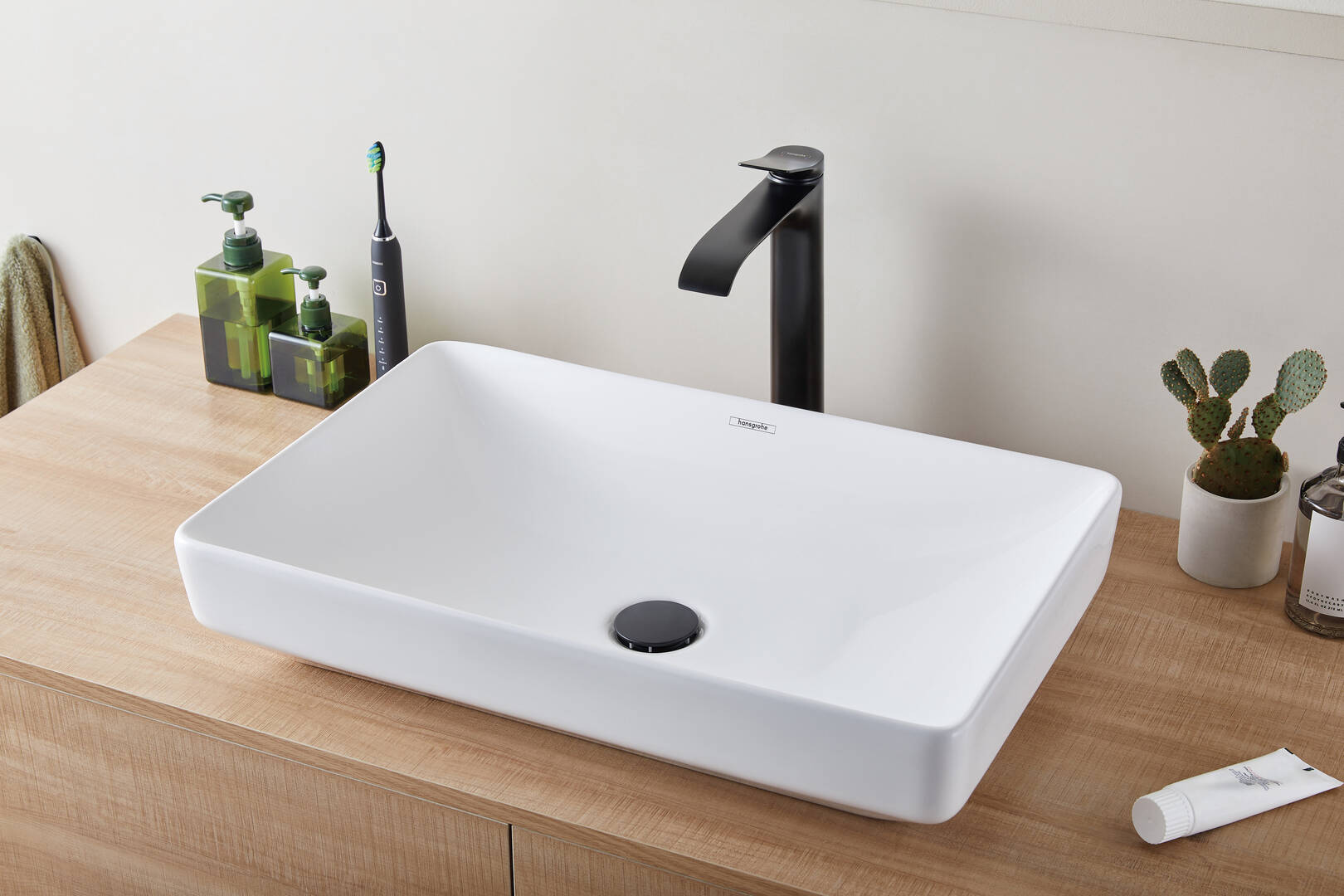 Close-up: Wash bowl 600/390 without tap hole 2