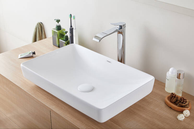 Close-up: Single lever basin mixer 250 for wash bowls with waste set 1