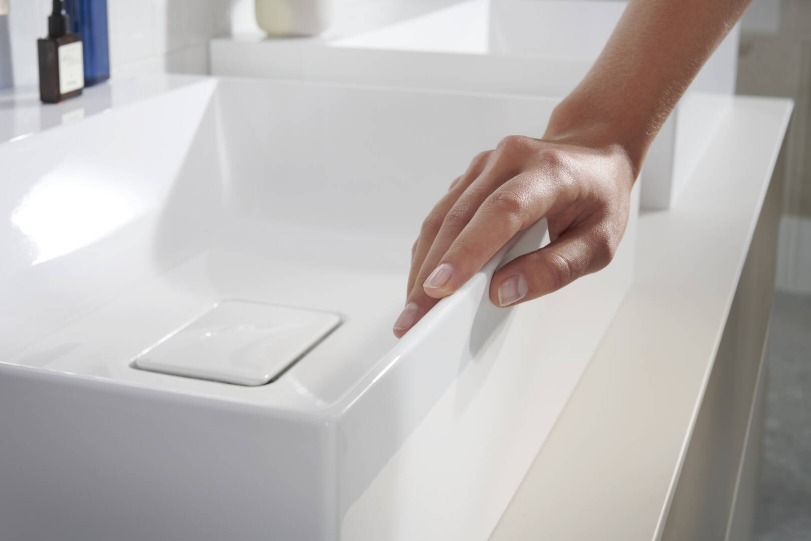 Close-Up: Aufsatzwaschtisch geschliffen 600/480 ohne Hahnloch und Überlauf  SmartClean