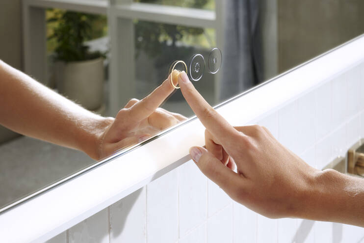 Close-Up: Spiegel mit LED-Beleuchtung 1600/50 kapazitiver Berührungssensor 3