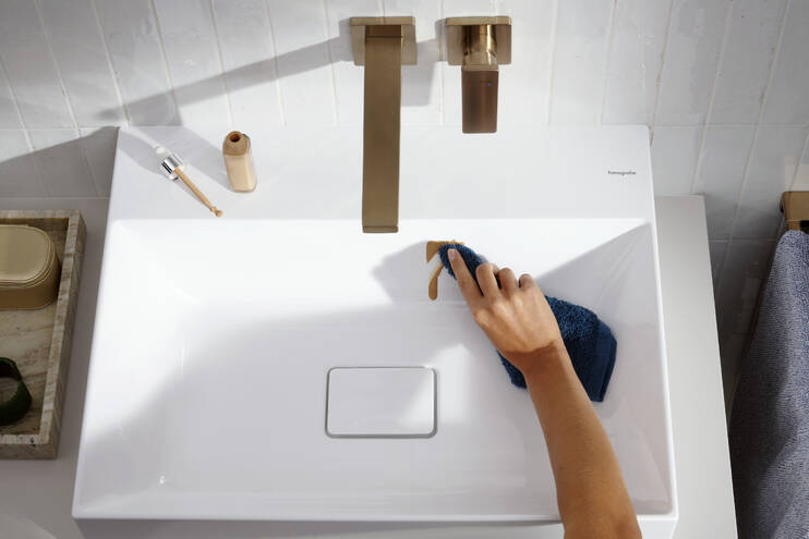 Close-up: Single lever basin mixer for concealed installation wall-mounted with lever handle and spout 22 5 cm