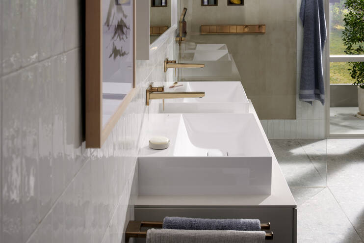 Close-up: Single lever basin mixer for concealed installation wall-mounted with lever handle and spout 22 5 cm