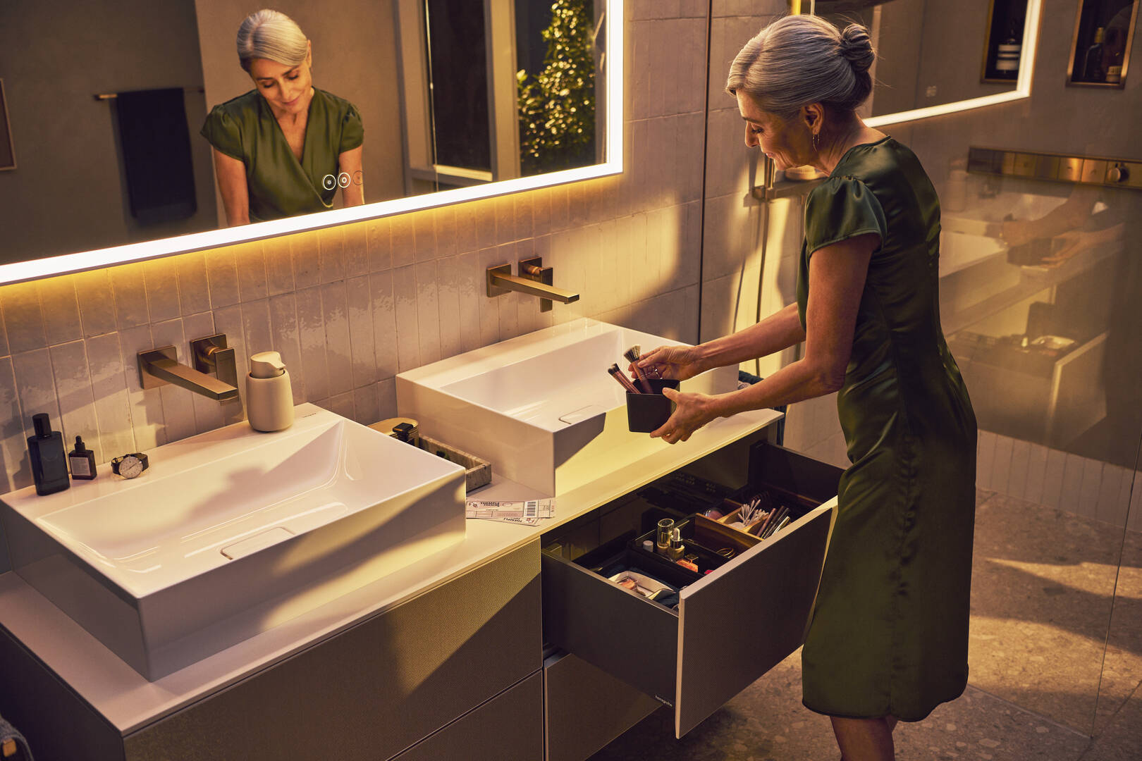 Close-Up: Spiegel mit LED-Beleuchtung 1600/50 kapazitiver Berührungssensor 14