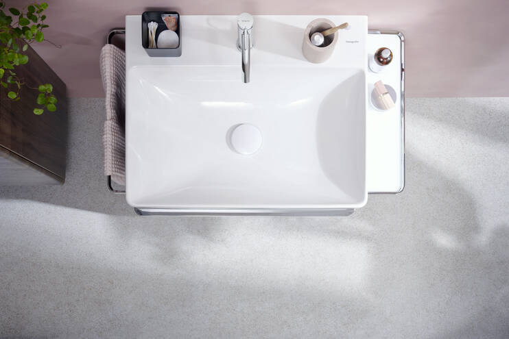 Close-up: Wash basin 600/480 with tap hole without overflow  SmartClean