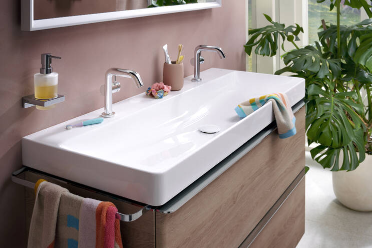 Close-up: Liquid soap dispenser 6