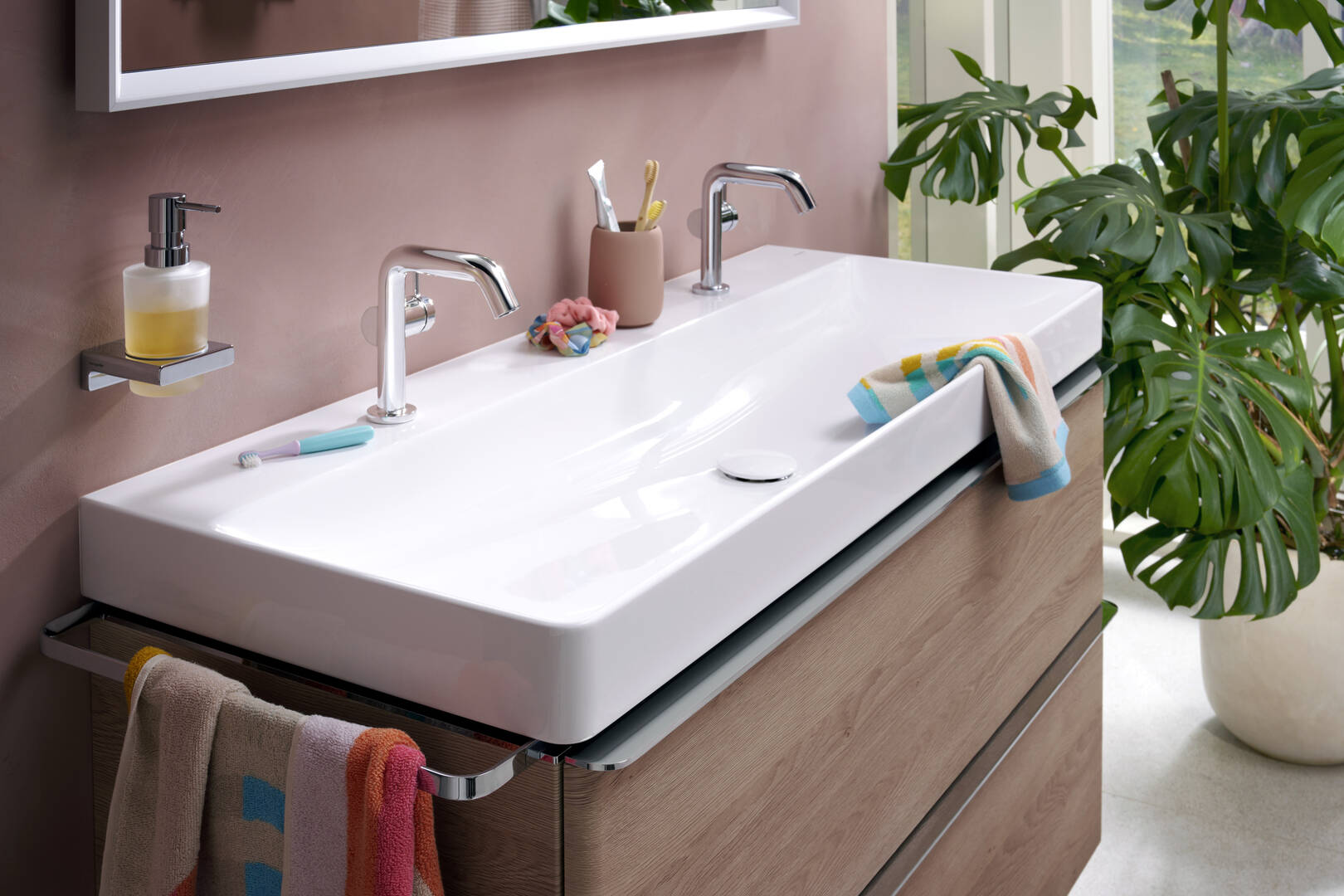 Close-up: Liquid soap dispenser 6