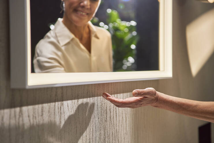 Close-Up: Spiegel mit LED-Beleuchtung 800/50 IR Sensor 2