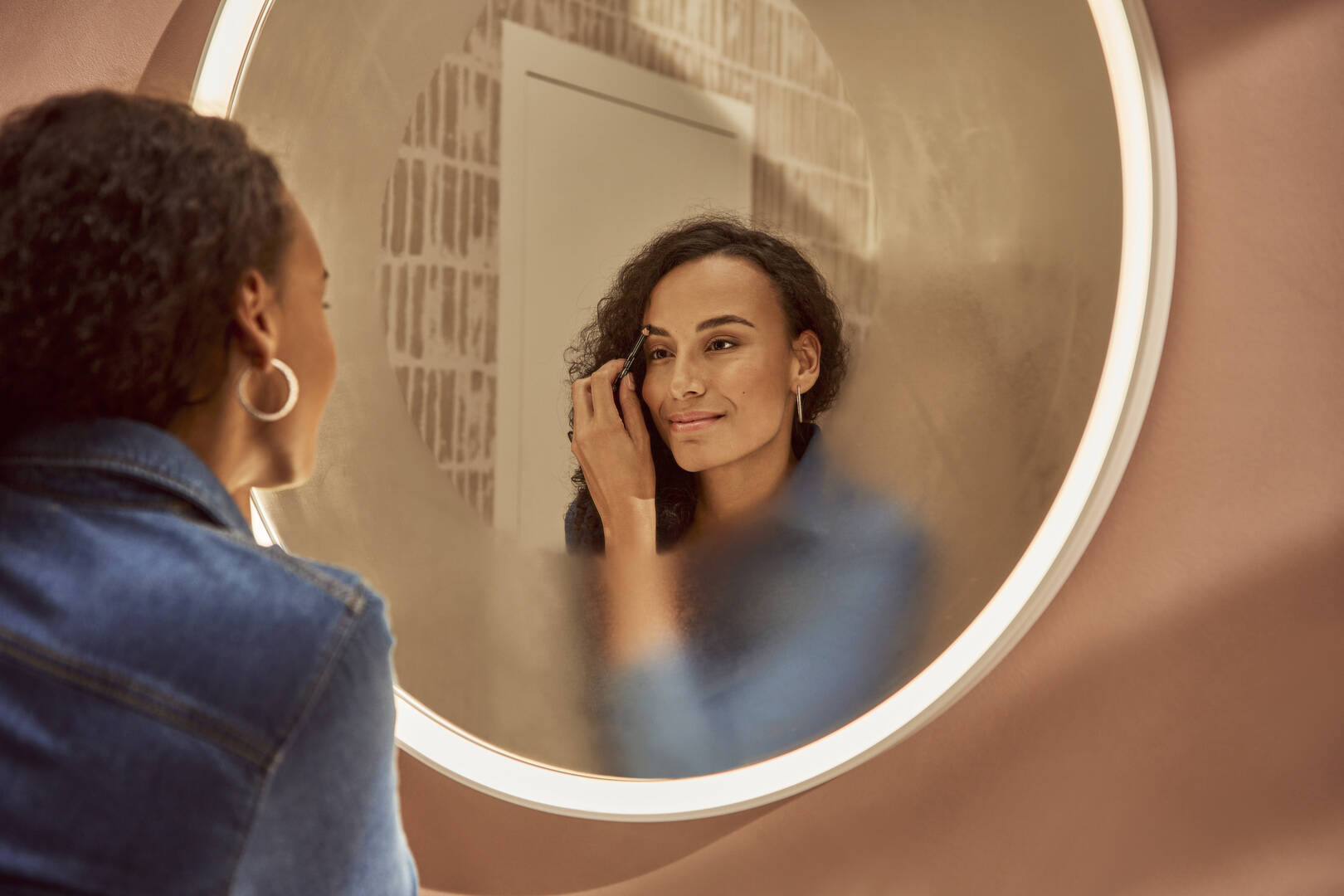 Close-Up: Spiegel mit LED-Beleuchtung 900/50 IR Sensor 2