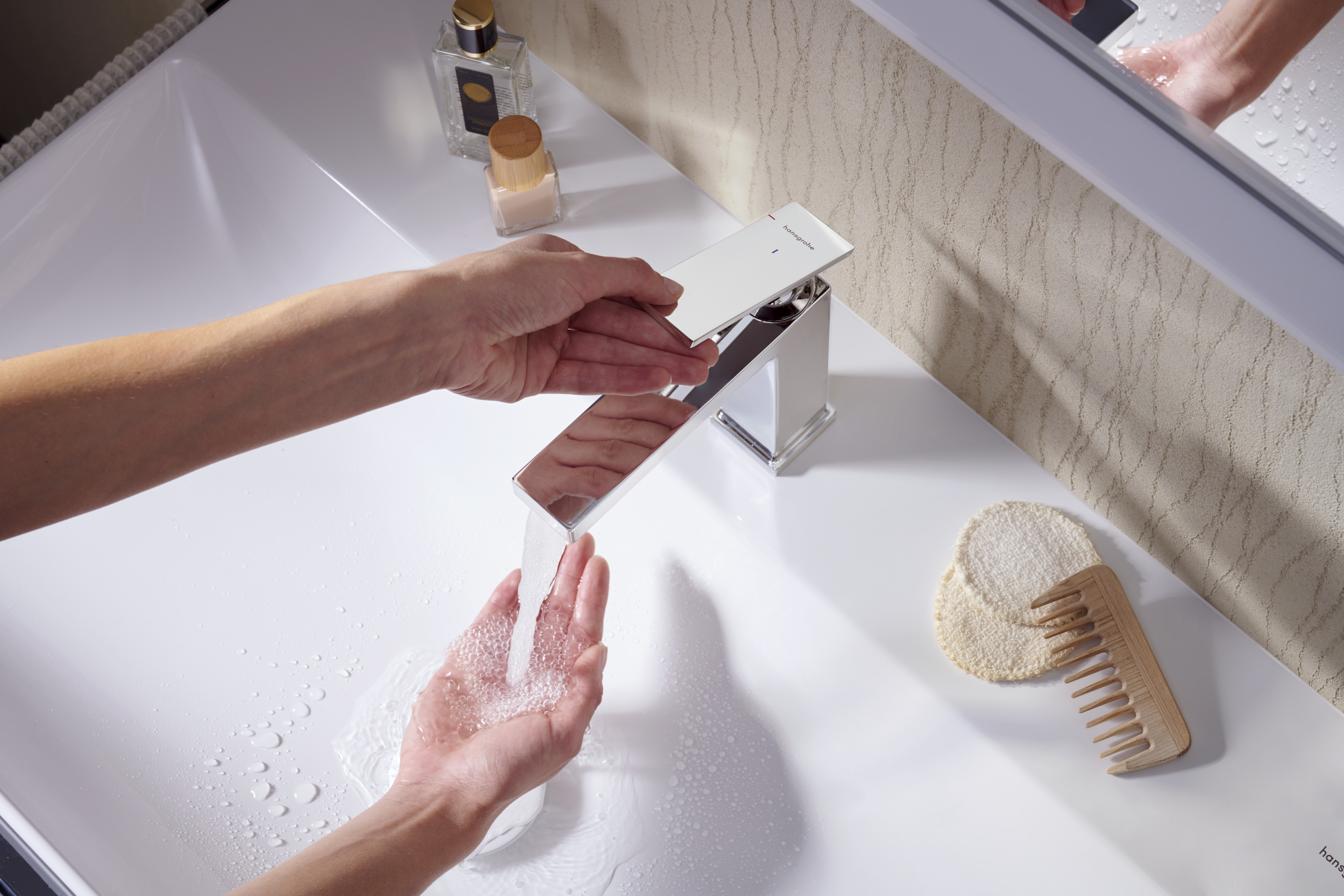Hansgrohe Tecturis E Wannenauslauf Mattschwarz – Wandmontiert, Mit AirPower-Technologie, 73410671
