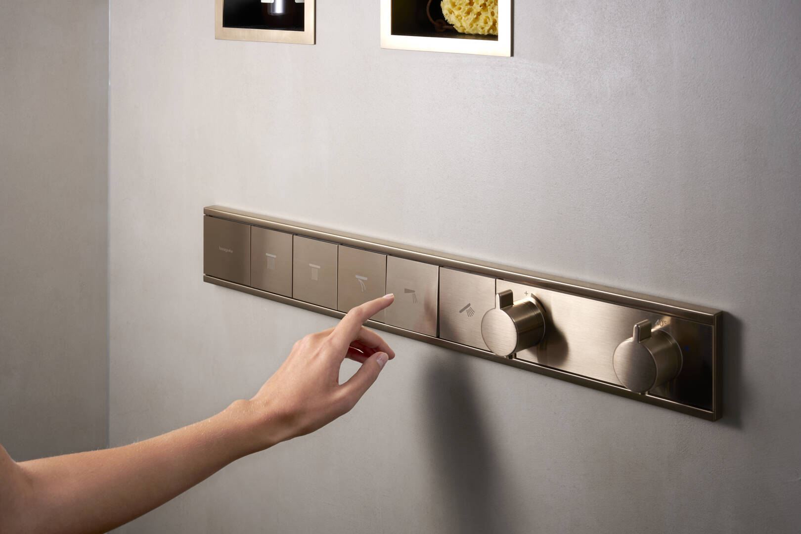 Close-up: Thermostat for concealed installation for 5 functions 1